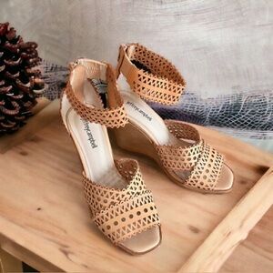 Free People Jeffrey Campbell Clara Tan Lazer Cut Wedge Sandal Sz 5.5